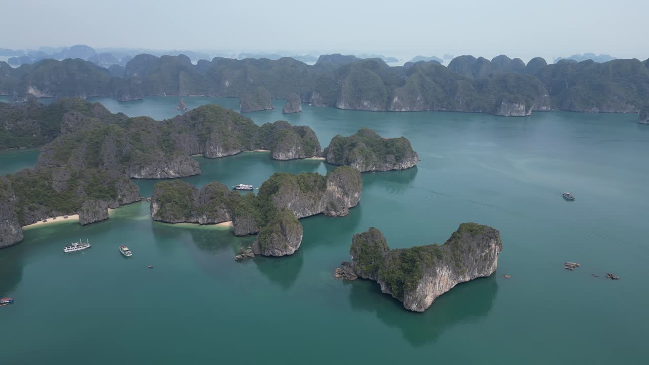 tomada de avión no tripulado de las islas épicas en cat ba y la bahía de halong en el norte de vietnam