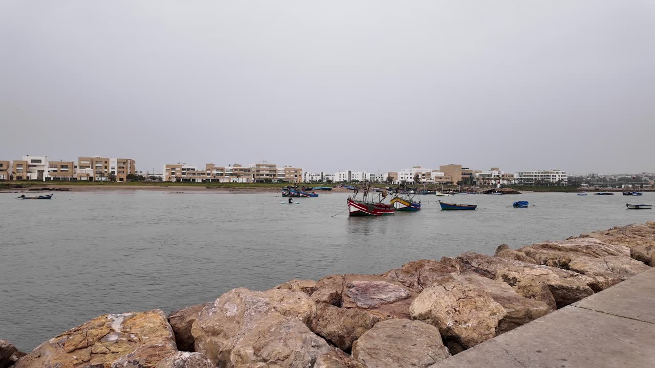 río bou regreg entre rabat, capital de marruecos y sale en áfrica