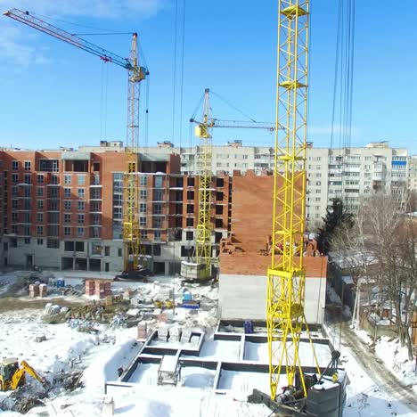 grúas de elevación y actividad de construcción