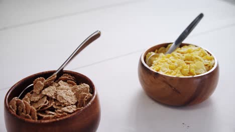copos de trigo y cereales de trigo en el cuenco 4k