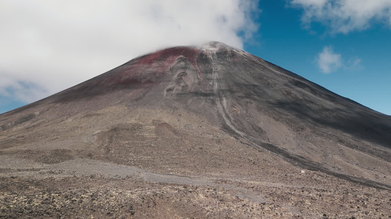 paisaje montañoso volcánico