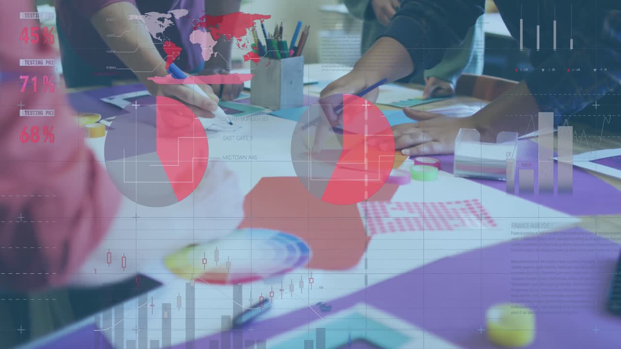 animación del procesamiento de datos financieros sobre diversas personas de negocios en la oficina