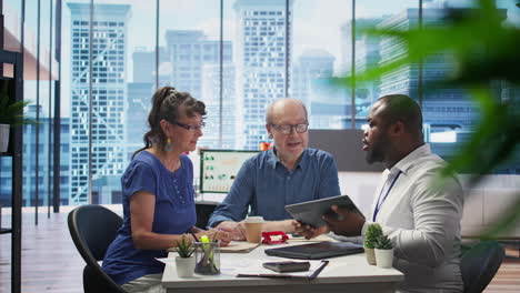 senior citizens meeting with a financial advisor to plan their retirement