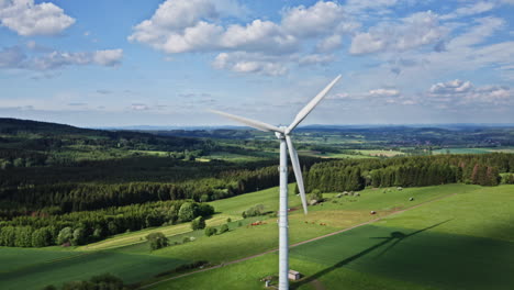 Vuelo-De-Drones-Sobre-Una-Planta-De-Energía-Eólica-En-Alemania