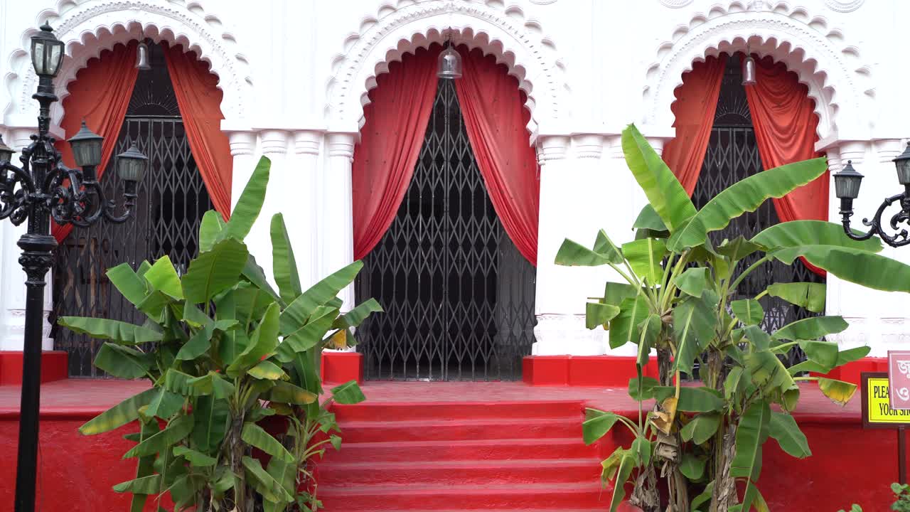Filmato di repertorio: Antica e imponente Casa Zamindar a Calcutta.