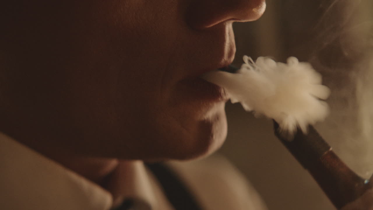 파이프를 피우는 남자