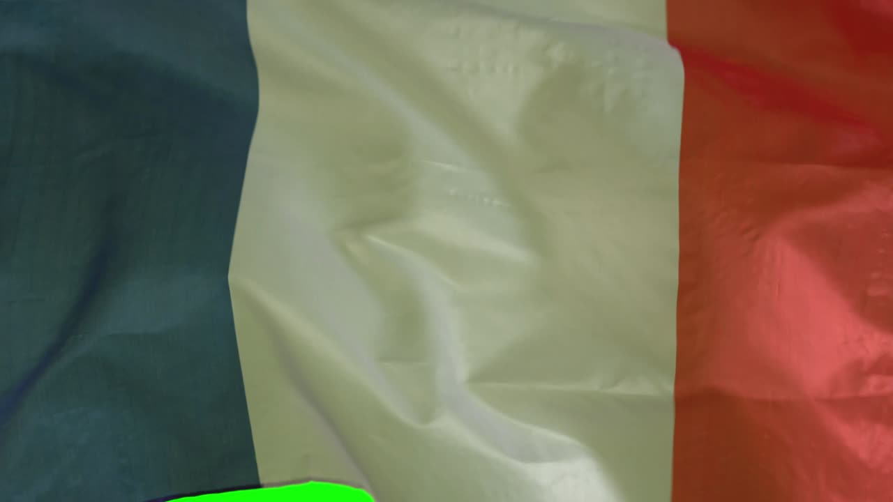 Bandiera nazionale della Francia che sventola al vento