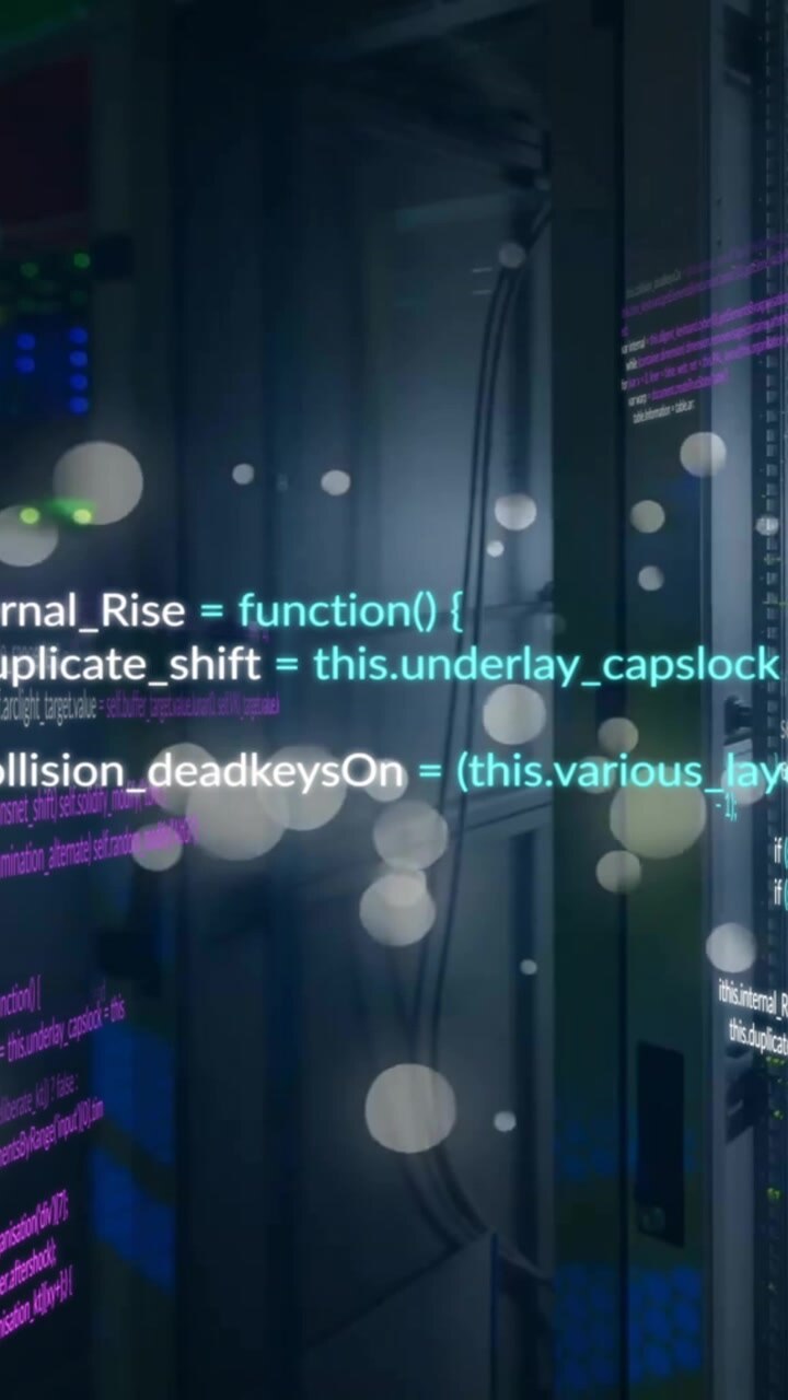 Animation von Datenverarbeitung und Lichtflecken über einem Serverraum auf schwarzem Hintergrund