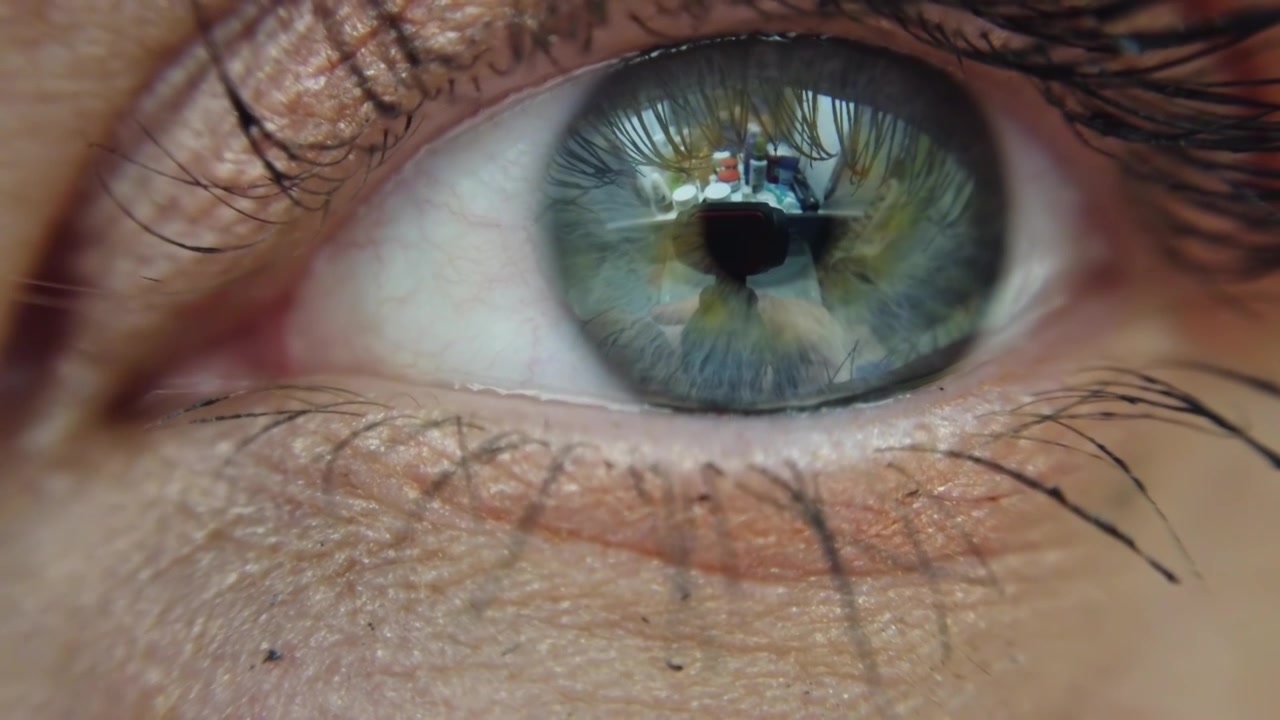 Shooting of female eyes.
