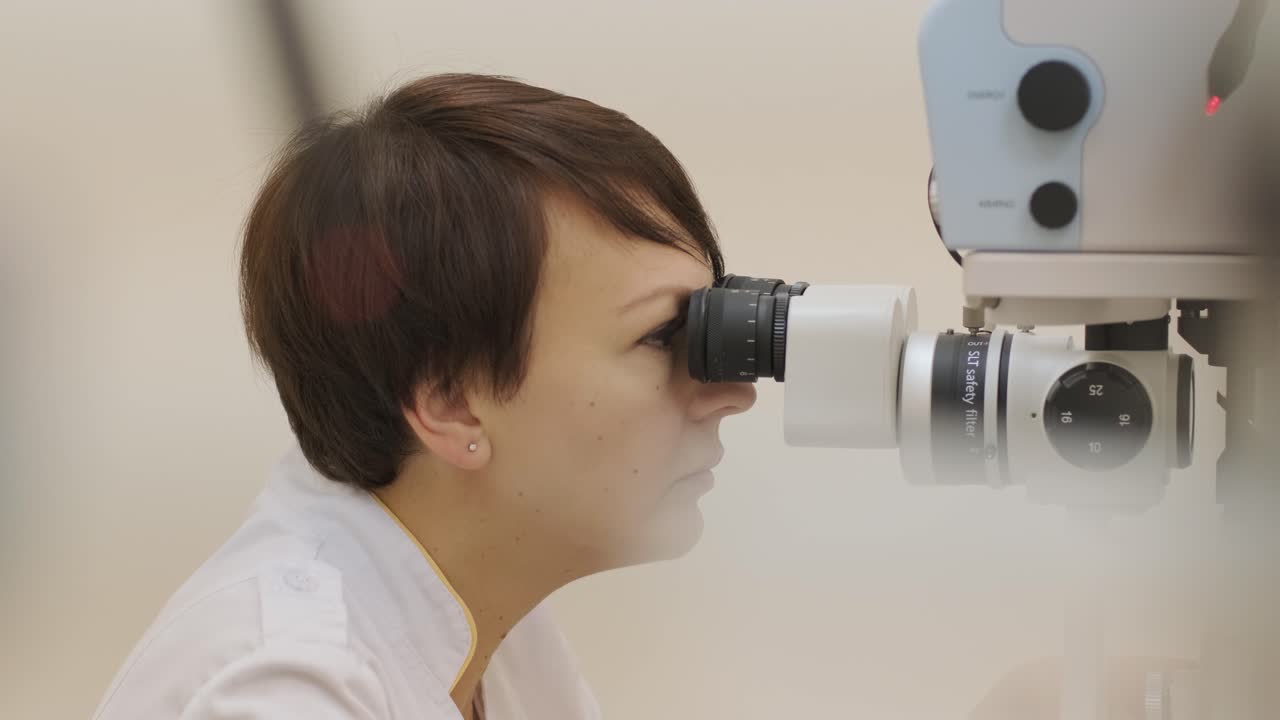 trabeculoplastia selectiva con láser. diagnóstico general de las enfermedades oculares. oftalmología lentes de gonioscopia