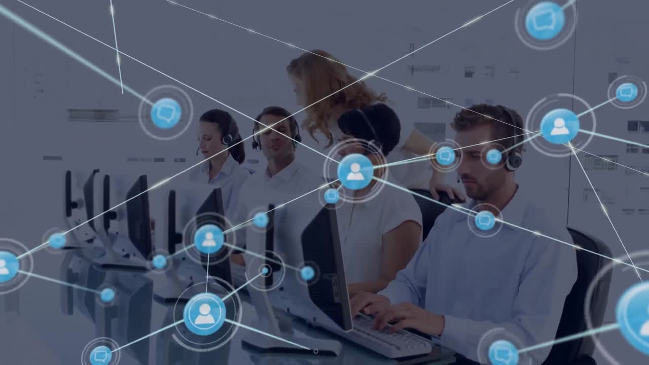 conectores en movimiento y datos digitales sobre personas que trabajan