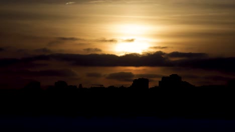 Vista-Ascendente-De-Una-Ciudad-De-Cascais-Sobre-La-Puesta-De-Sol-En-La-Costa-De-Cascais,-Portugal