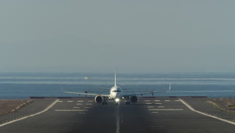 el avión está subiendo.
