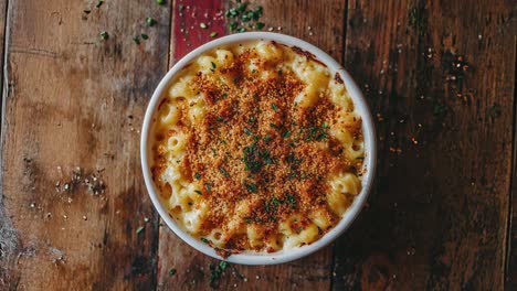 close up of baked macaroni and cheese in a white bowl