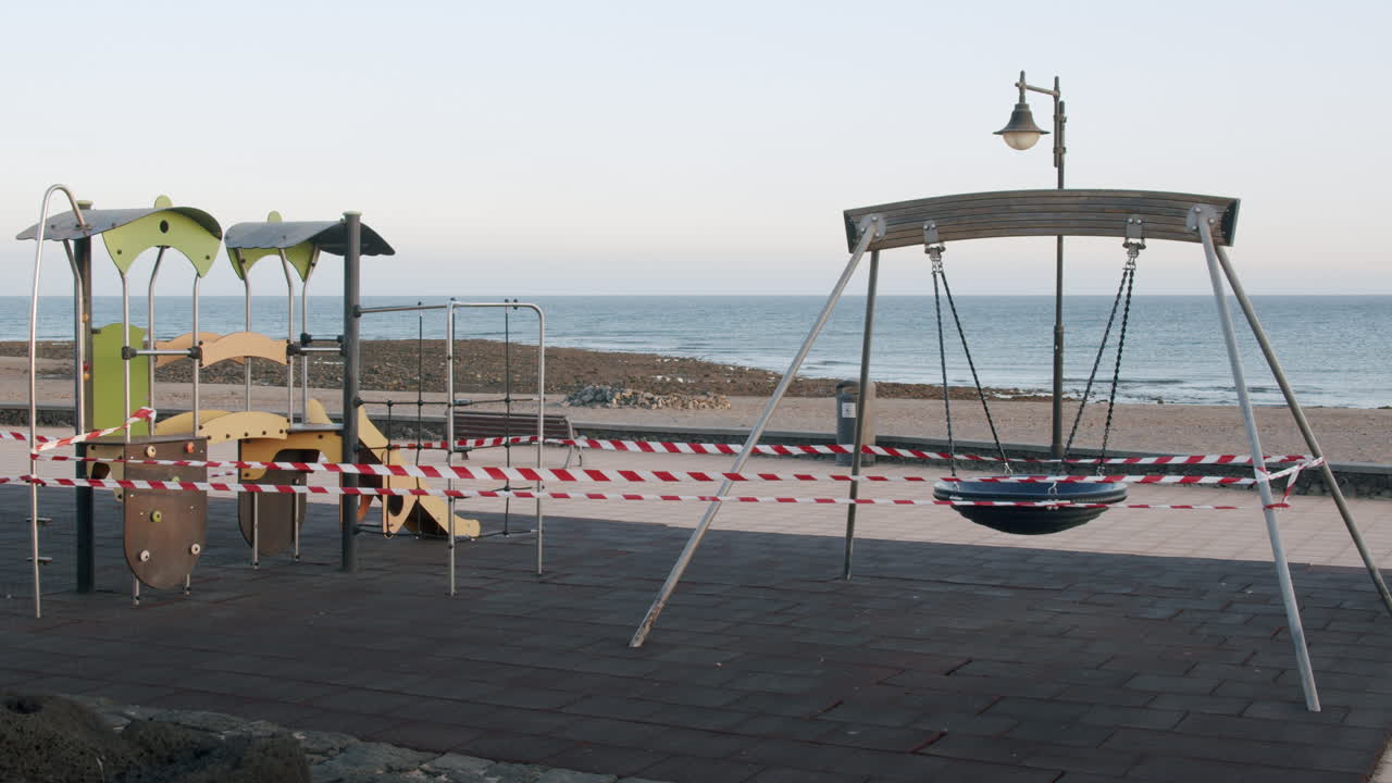 никому не разрешается играть здесь во время пандемии коронавируса.