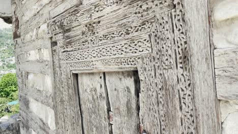 Up-close-wood-door-of-Altit-Fort-Hunza-valley-in-Gilgit-Baltistan,-Pakistan