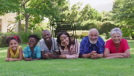 Animación-Del-Icono-De-Un-Cuaderno-Sobre-Una-Familia-Diversa-Sonriendo