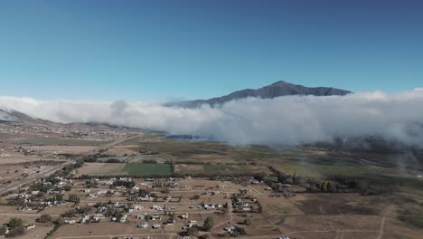 vista aérea panorámica de una zona ganadera en el noroeste de argentina