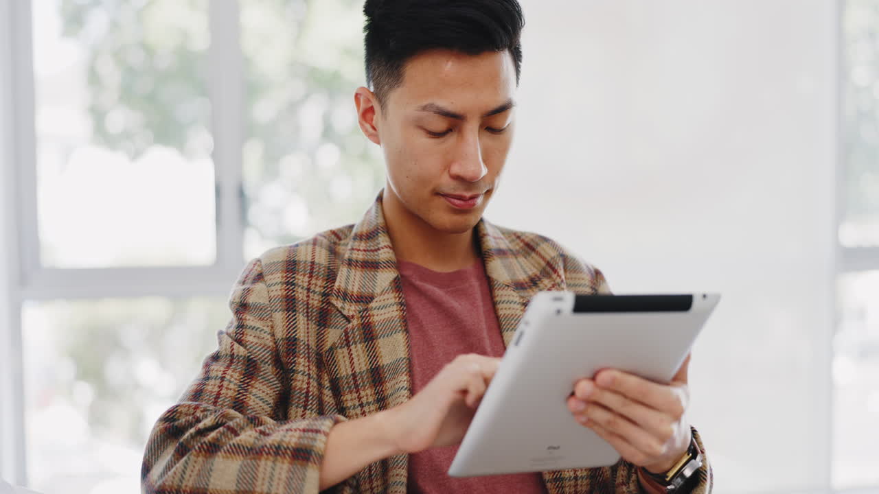 디지털 태블릿, 연구 및 아시아 남자