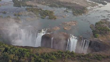 El-Río-Zambeze-Cae-En-Un-Profundo-Desfiladero-En-Las-Mundialmente-Famosas-Cataratas-Victoria