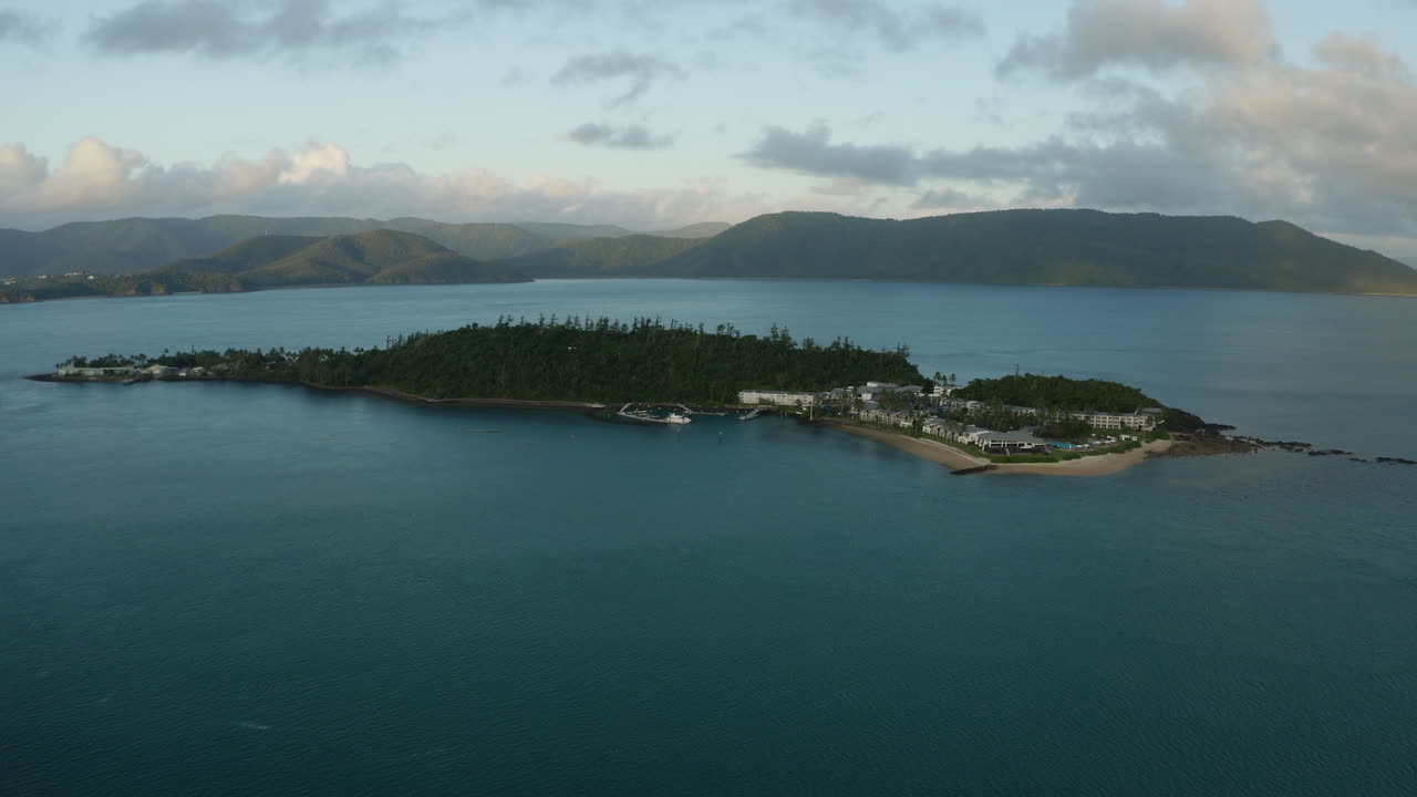 호주 whitsundays에 있는 daydream island resort의 공중 촬영