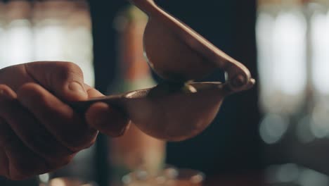 exprimidor de cal, primer plano