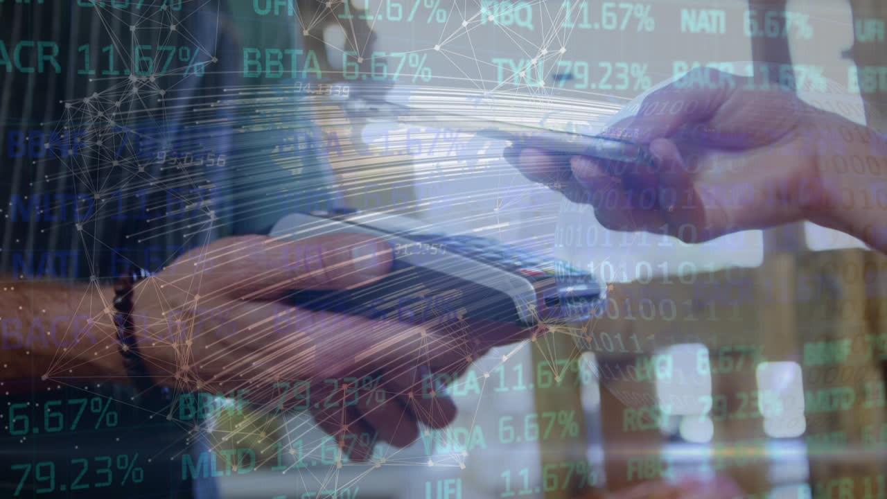 animación de procesamiento de datos sobre las manos de una mujer y un hombre caucásicos que utilizan una terminal de pago