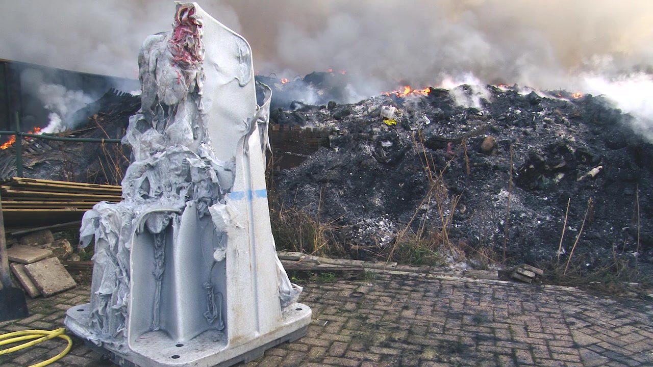 Disastro in città: fuoco e gomma