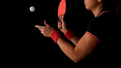 Jugadora-De-Ping-Pong-Femenina-Golpeando-La-Pelota