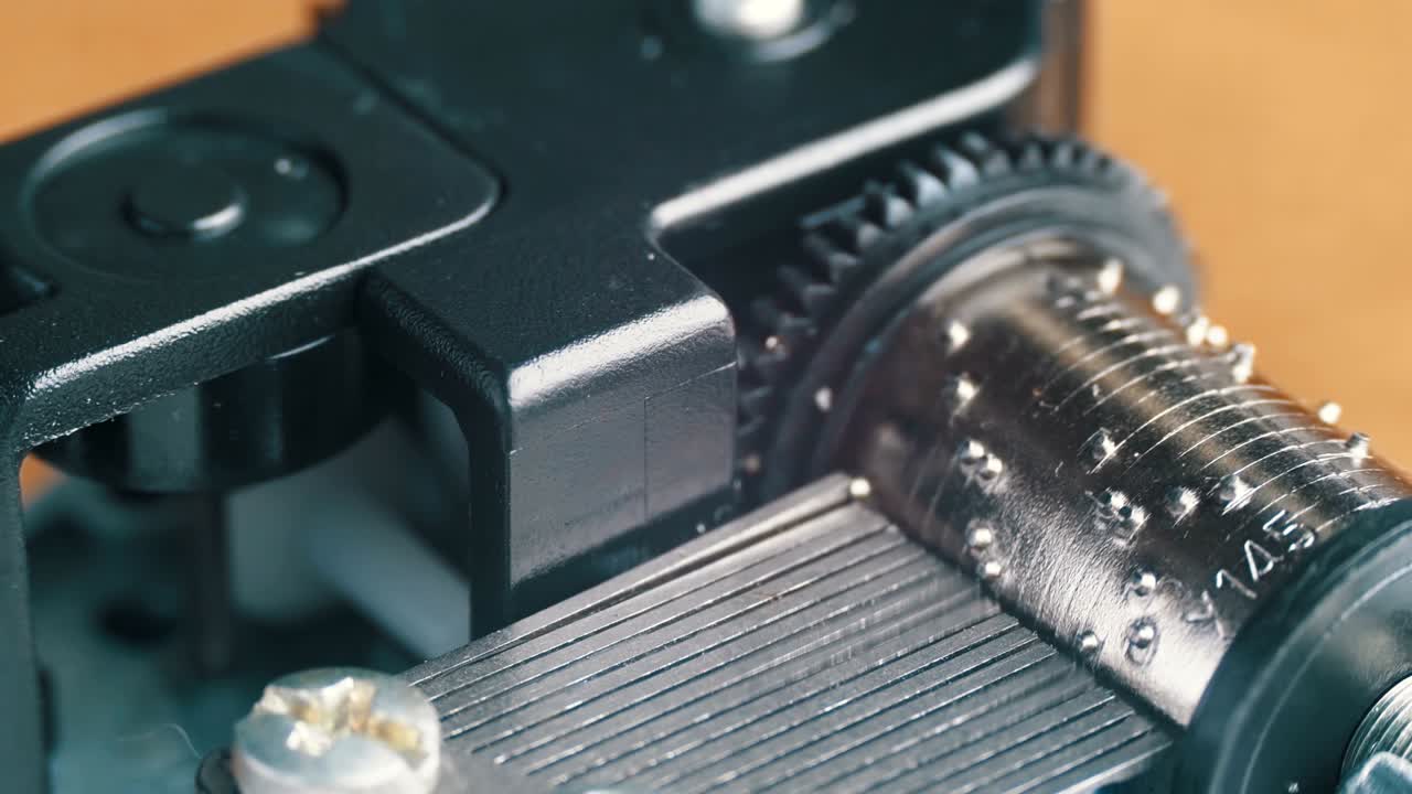 음악 상자 메커니즘이 회전합니다.