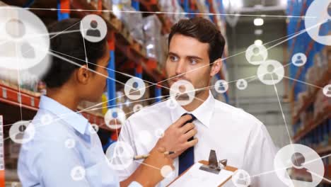 animación de redes de conexiones con iconos sobre personas que trabajan en el almacén