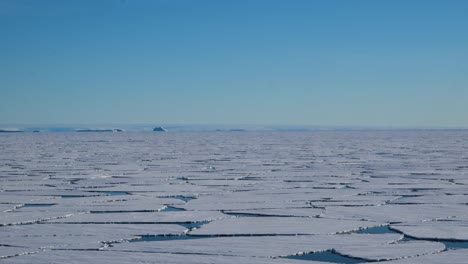 Hielo-Marino-Antártico-Y-Capa-De-Hielo-Al-Fondo