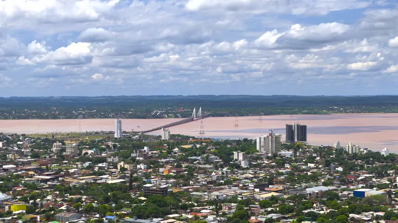 Frontal aerial view of the San Roque Gonz&aacute;lez de Santa Cruz International Bridge that connects Posadas with Encarnaci&oacute;n