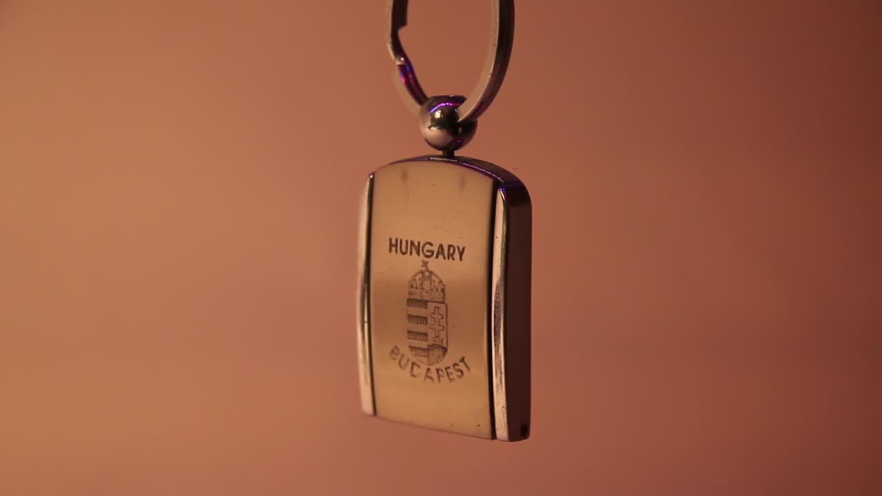 Asılı Durumdaki Macaristan Budapeşte Metal Hediyelik Anahtarlığın Yakın Çekimi