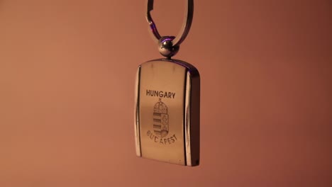 cierre del llavero de recuerdo de metal de budapest hungría colgando
