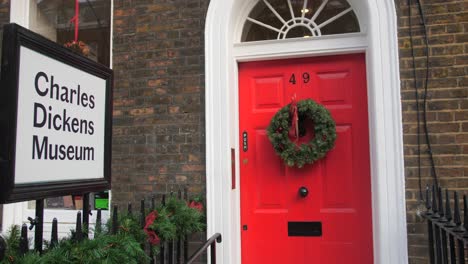 The-entrance-to-the-Charles-Dickens-museum-in-Bloomsbury,-London