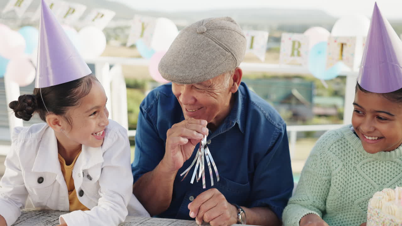 cumpleaños de la familia, los niños se ríen