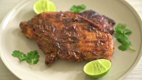 pollo picante jamaicano a la parrilla - estilo de comida jamaicana