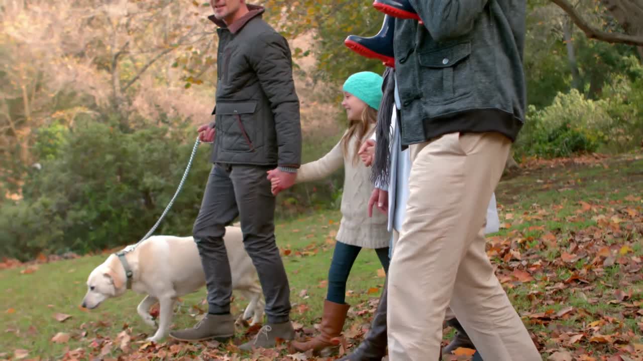 행복 한 가족 이 함께 즐겁게 지내는 것
