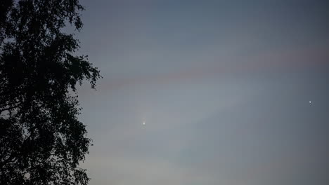 Comet-with-trail-fly-in-night-sky,-fusion-time-lapse