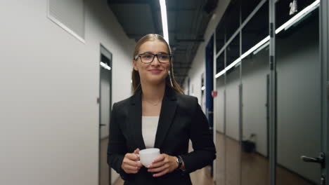 Businesswoman-walking-lunch-break-in-office.-Smiling-manager-looking-hand-watch