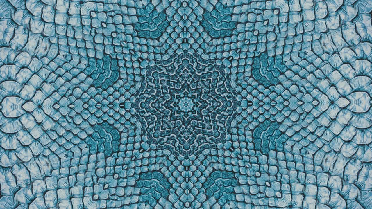 efecto de paralaje. fondo de piel de serpiente azul radial. textura de piel de serpente en primer plano. zoom de 4k en las imágenes