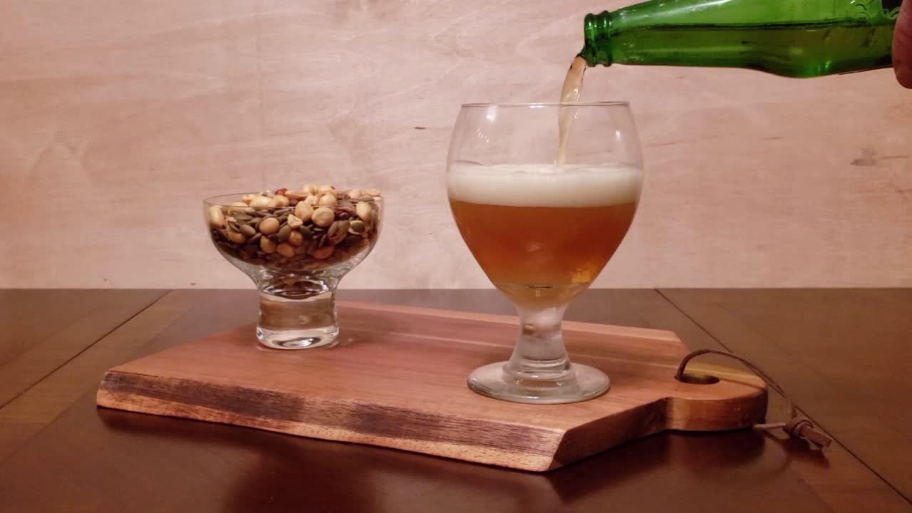 cinemagraph, vertiendo cerveza mpg4