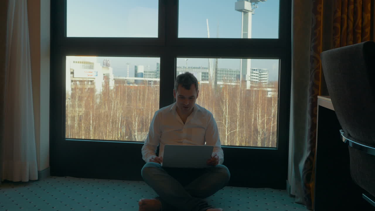 Dizüstü Web Kamerasıyla Sürekli İletişimde Kalmak