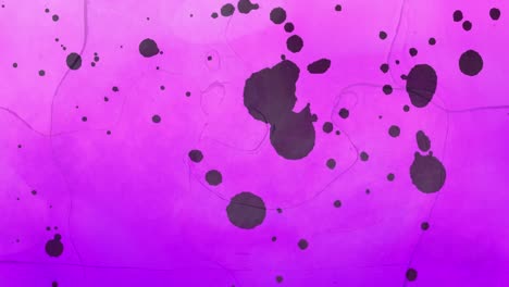 animación de líquido y manchas sobre fondo púrpura.