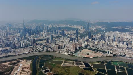 vista aérea sobre el horizonte de shenzhen en un hermoso día claro