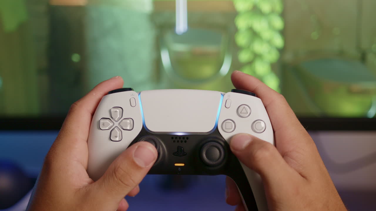 밤에 rgb led 방에서 playstation 5로 게임을 한 후 ps5 컨트롤러를 내려놓는 소년, pov 닫기