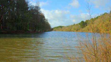 Serene-Lake-Of-Etang-Saint-Nicolas-Park-In-Angers,-France