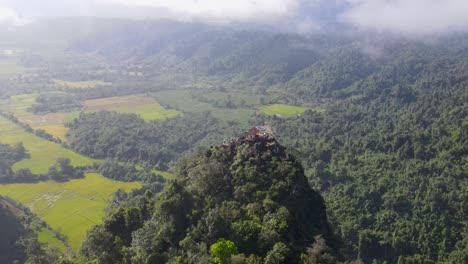 vista aérea de 360 grados del punto de vista de nam xai en vang vieng, laos