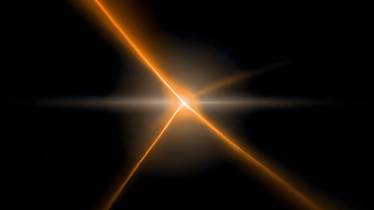 Raggi di luce arancioni e riflesso lente su sfondo nero